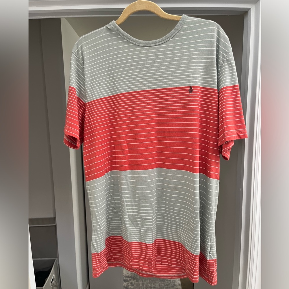 XL volcom striped tee